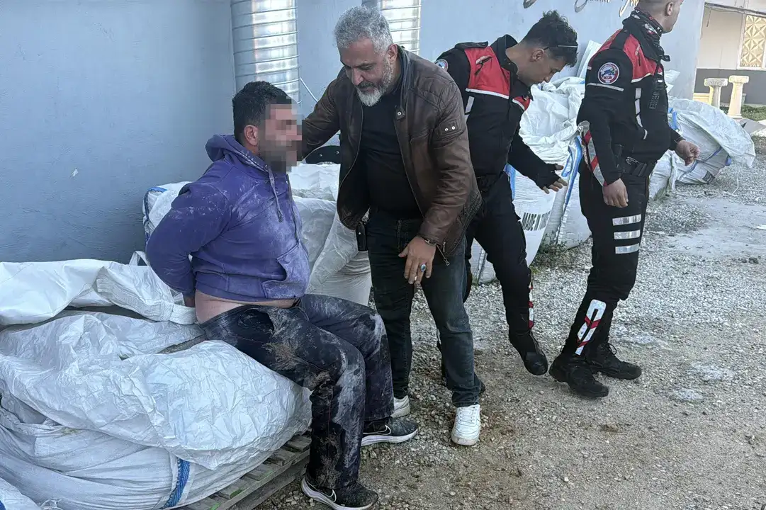 Antalya'da Maaş Krizi: Gece Bekçisi İş Yerini Ateşe Verdi 5